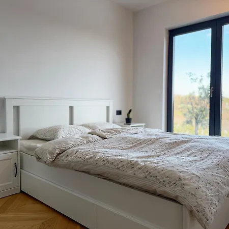 Nella Villa